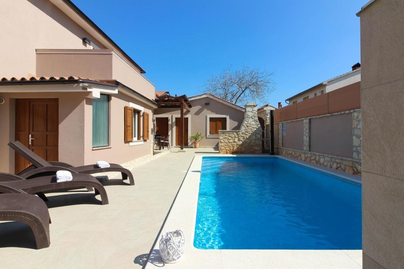 Mit Privatpool Fuer 5 Personen Ca 150 Qm In Pula, Istrien Istrische Riviera *