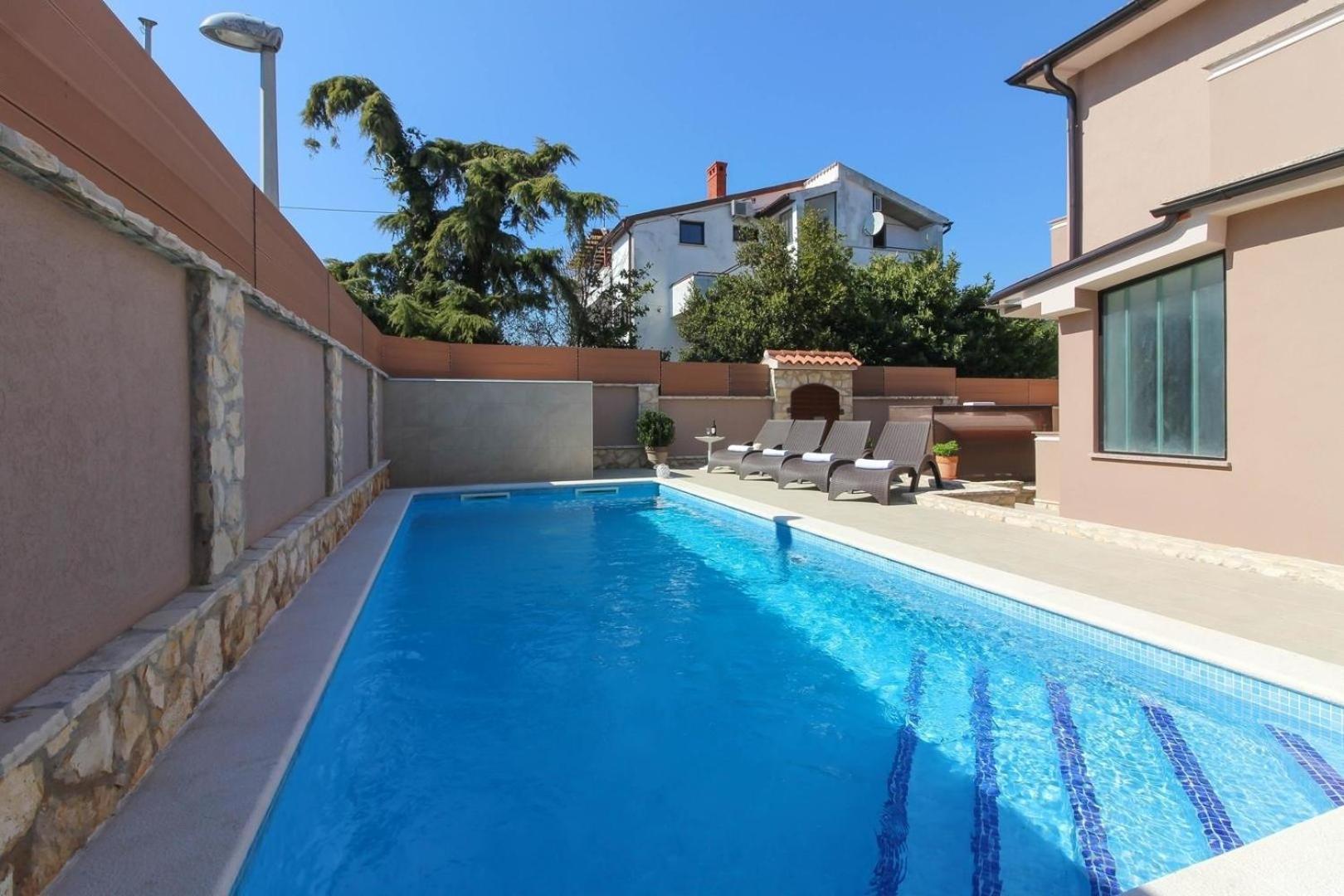 Mit Privatpool Fuer 5 Personen Ca 150 Qm In Pula, Istrien Istrische Riviera * Pula