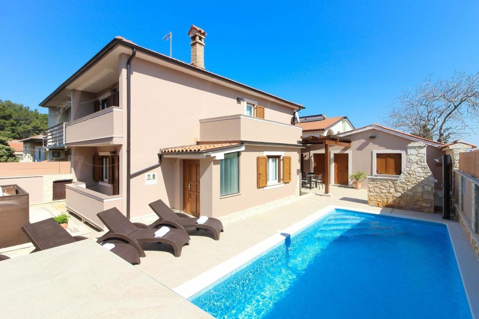 Mit Privatpool Fuer 5 Personen Ca 150 Qm In Pula, Istrien Istrische Riviera